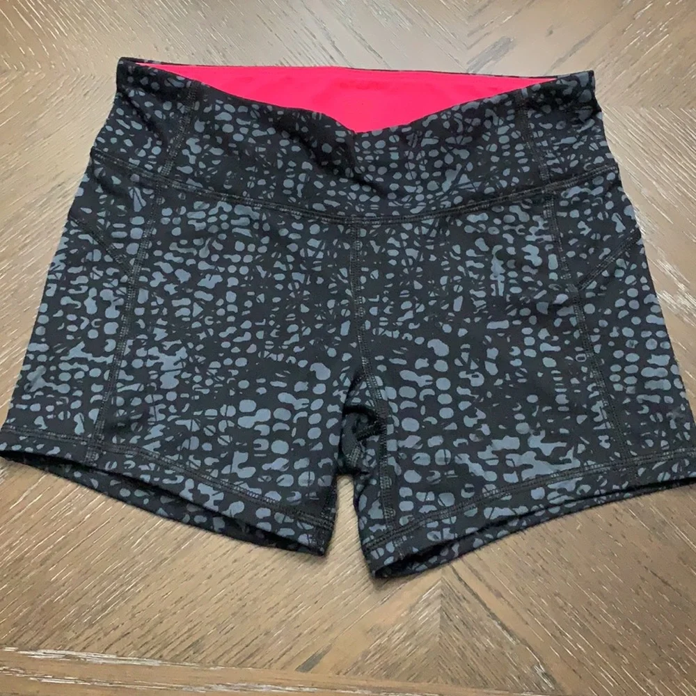 Champion black and gray abstract print athletic shirts Size S